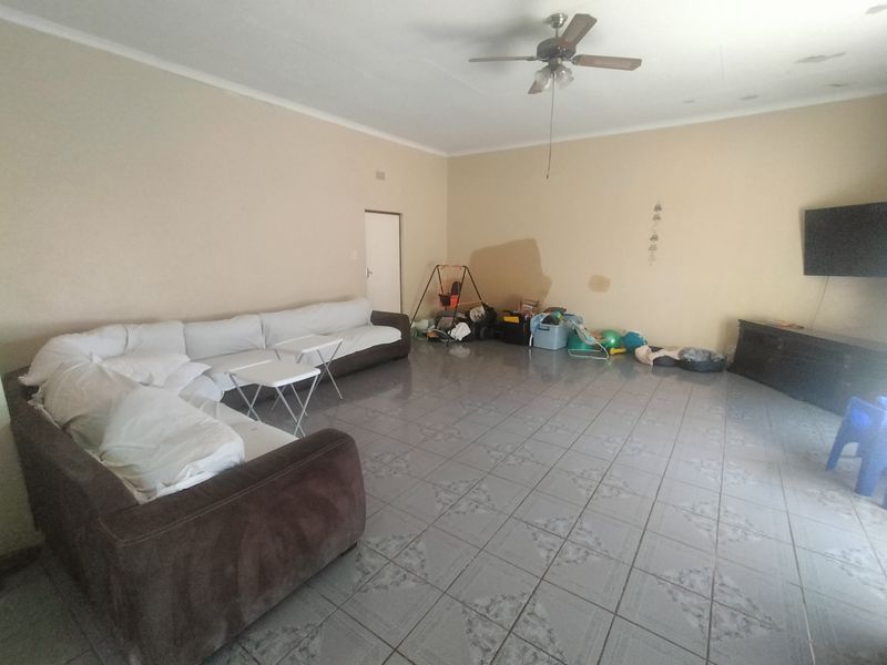 No Transfer Fees! Multi-Home Smallholding with Strong Water Supply & Business Potential - Photo 5