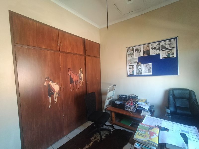 No Transfer Fees! Multi-Home Smallholding with Strong Water Supply & Business Potential - Photo 10