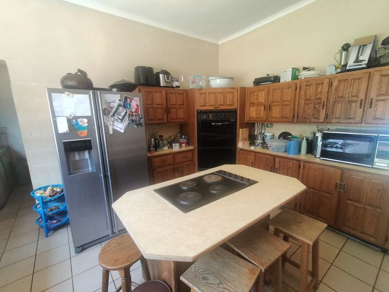 No Transfer Fees! Multi-Home Smallholding with Strong Water Supply & Business Potential - Photo 6