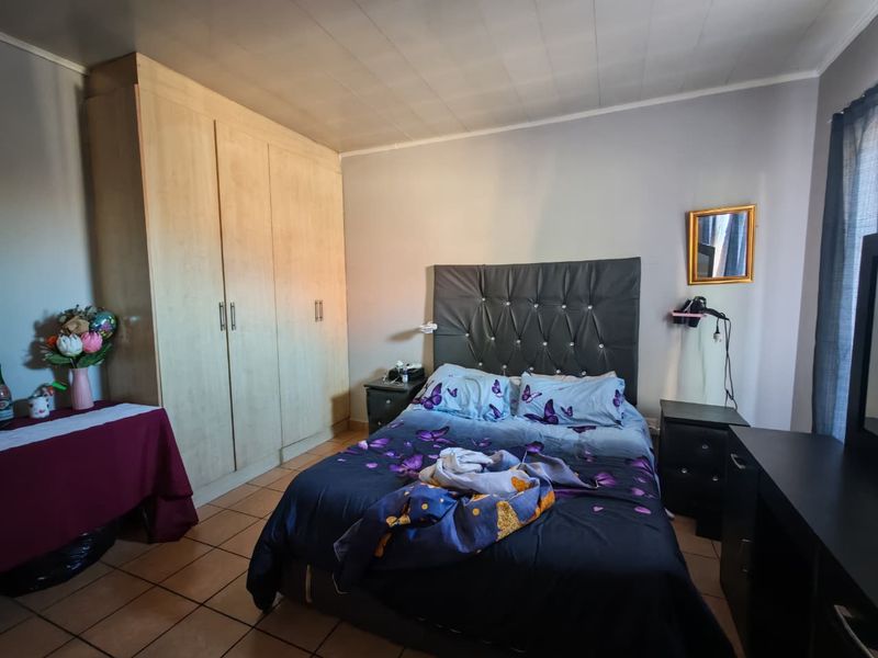 Charming house for sale in Waterval East, Rustenburg - ideal for families and investors alike - Photo 6