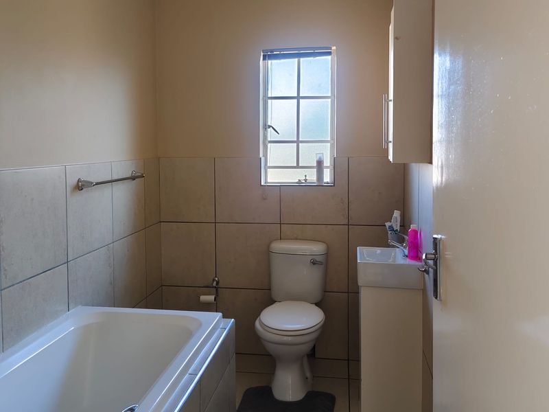 2 Bedroom Farm Ridge Sectional Title Unit For Sale - Photo 7