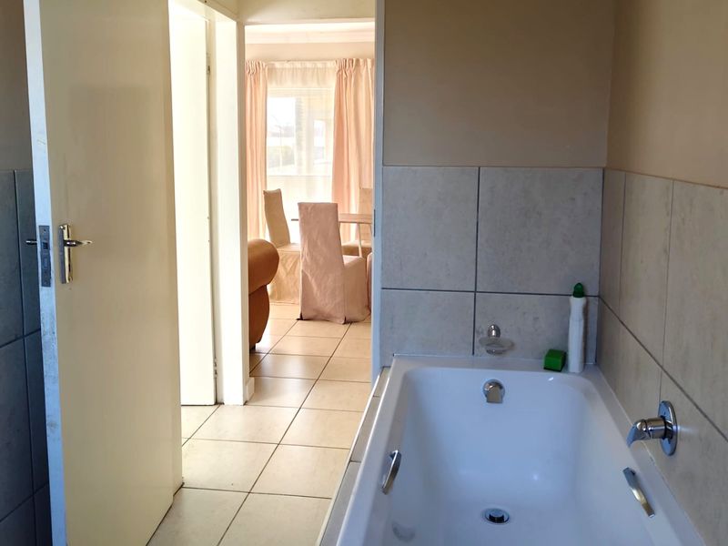 2 Bedroom Farm Ridge Sectional Title Unit For Sale - Photo 6