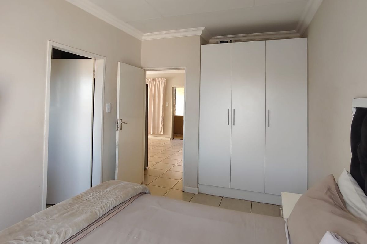 2 Bedroom Farm Ridge Sectional Title Unit For Sale - Photo 5