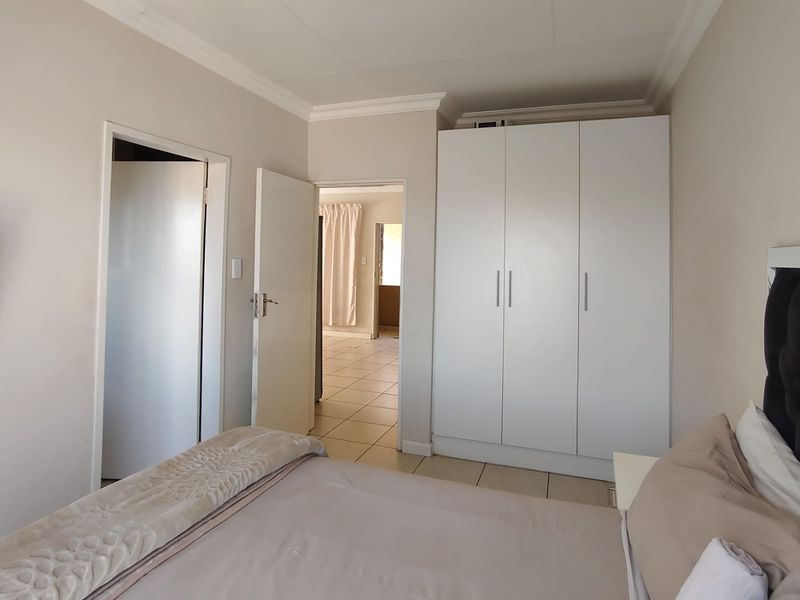 2 Bedroom Farm Ridge Sectional Title Unit For Sale - Photo 5