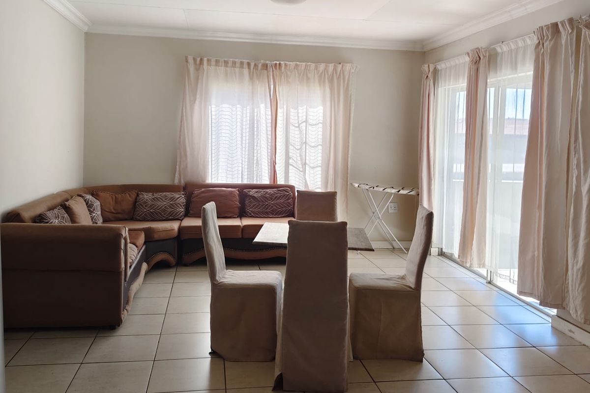 2 Bedroom Farm Ridge Sectional Title Unit For Sale - Photo 2