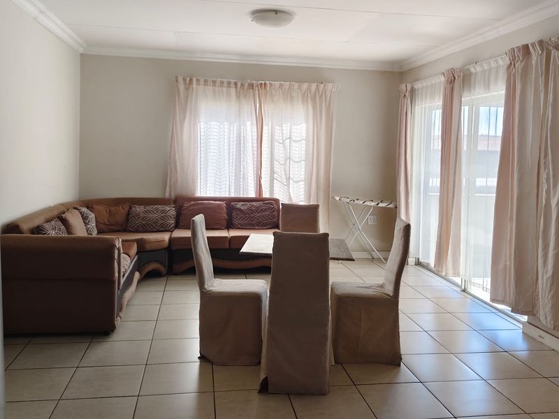 2 Bedroom Farm Ridge Sectional Title Unit For Sale - Photo 2