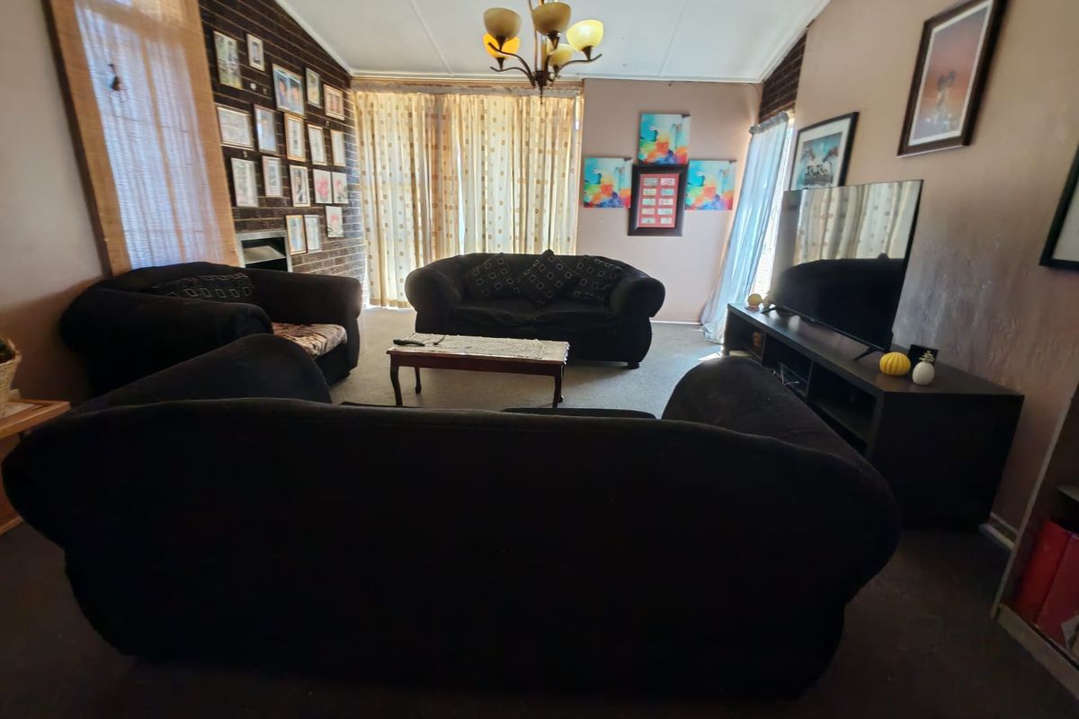 3 Bedroom House for Sale in Sasolburg Ext 5 - Photo 5