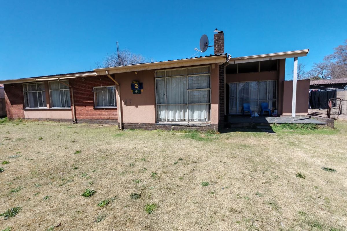 3 Bedroom House for Sale in Sasolburg Ext 5 - Photo 2