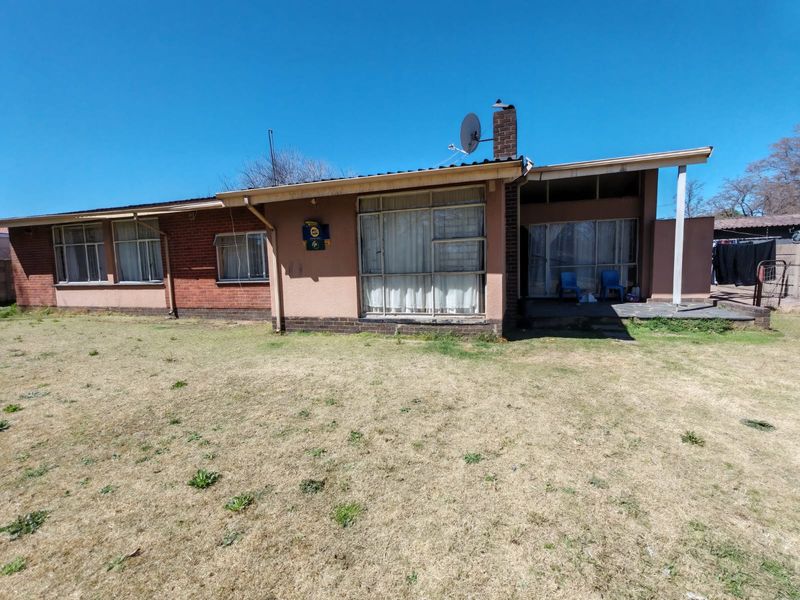 3 Bedroom House for Sale in Sasolburg Ext 5 - Photo 2