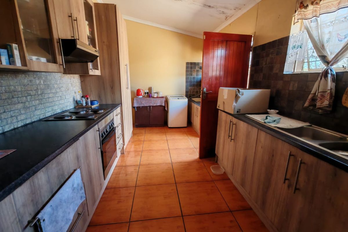 3 Bedroom House for Sale in Sasolburg Ext 5 - Photo 4