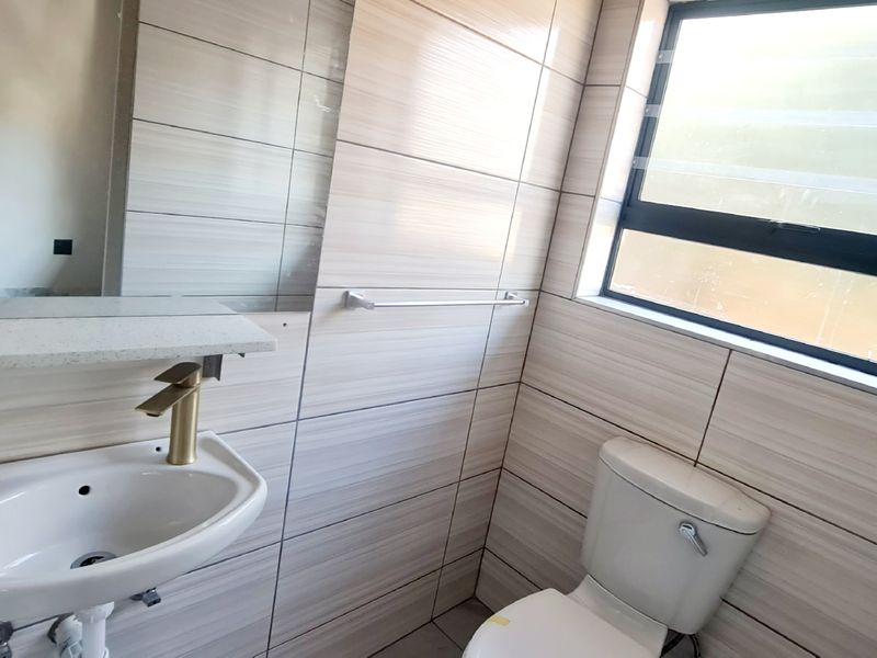 Centrally Located Newly Built One Bedrooms To Tent in CBD, Louis Trichardt - Photo 9