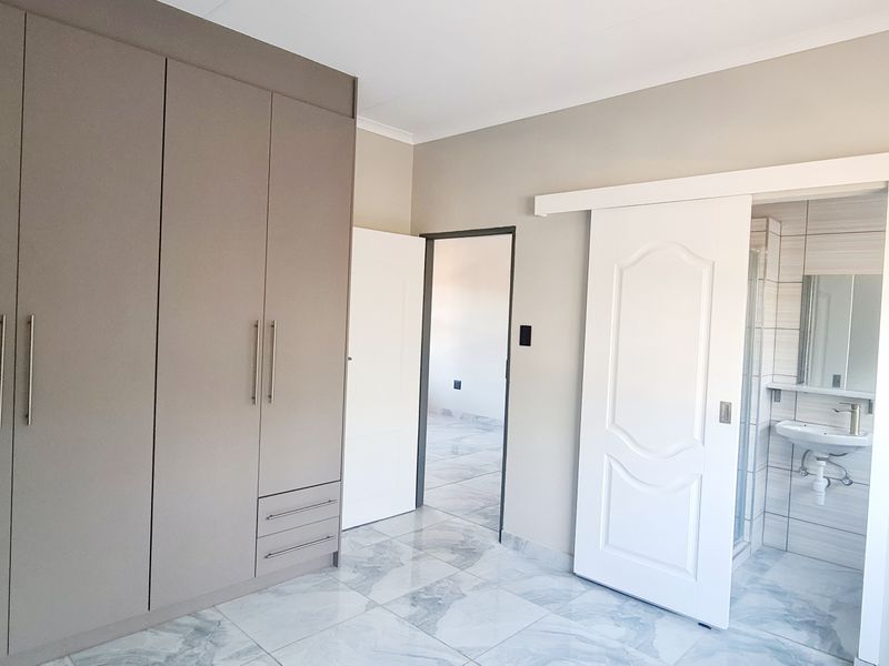 Centrally Located Newly Built One Bedrooms To Tent in CBD, Louis Trichardt - Photo 8