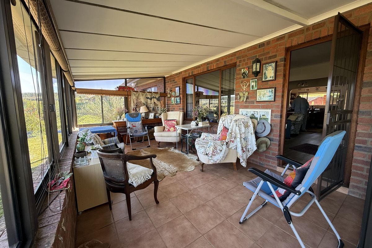 Immaculate Spurwing design with views! - Photo 2