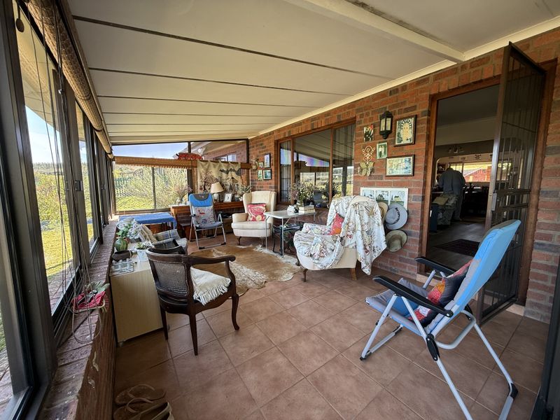 Immaculate Spurwing design with views! - Photo 2