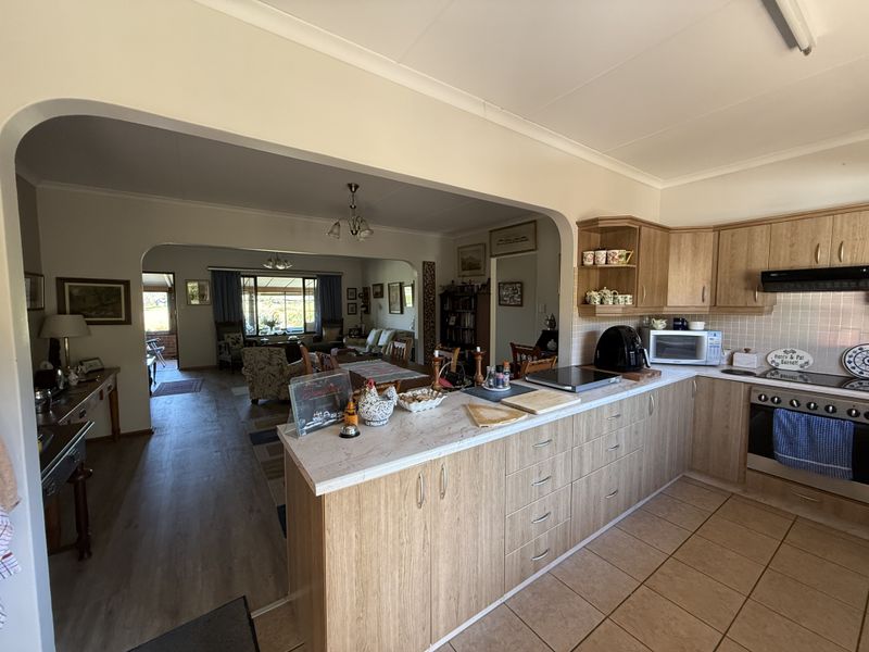 Immaculate Spurwing design with views! - Photo 8