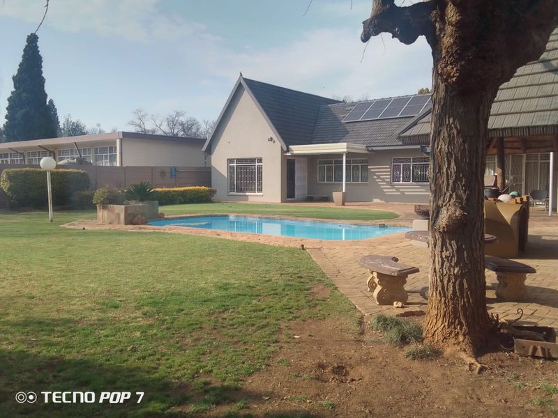 Spacious 2-Bedroom Family Home For Sale in Bailey Park, Potchefstroom - Photo 2