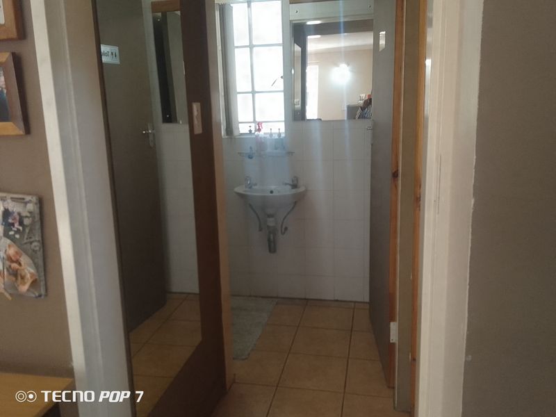 Spacious 2-Bedroom Family Home For Sale in Bailey Park, Potchefstroom - Photo 10