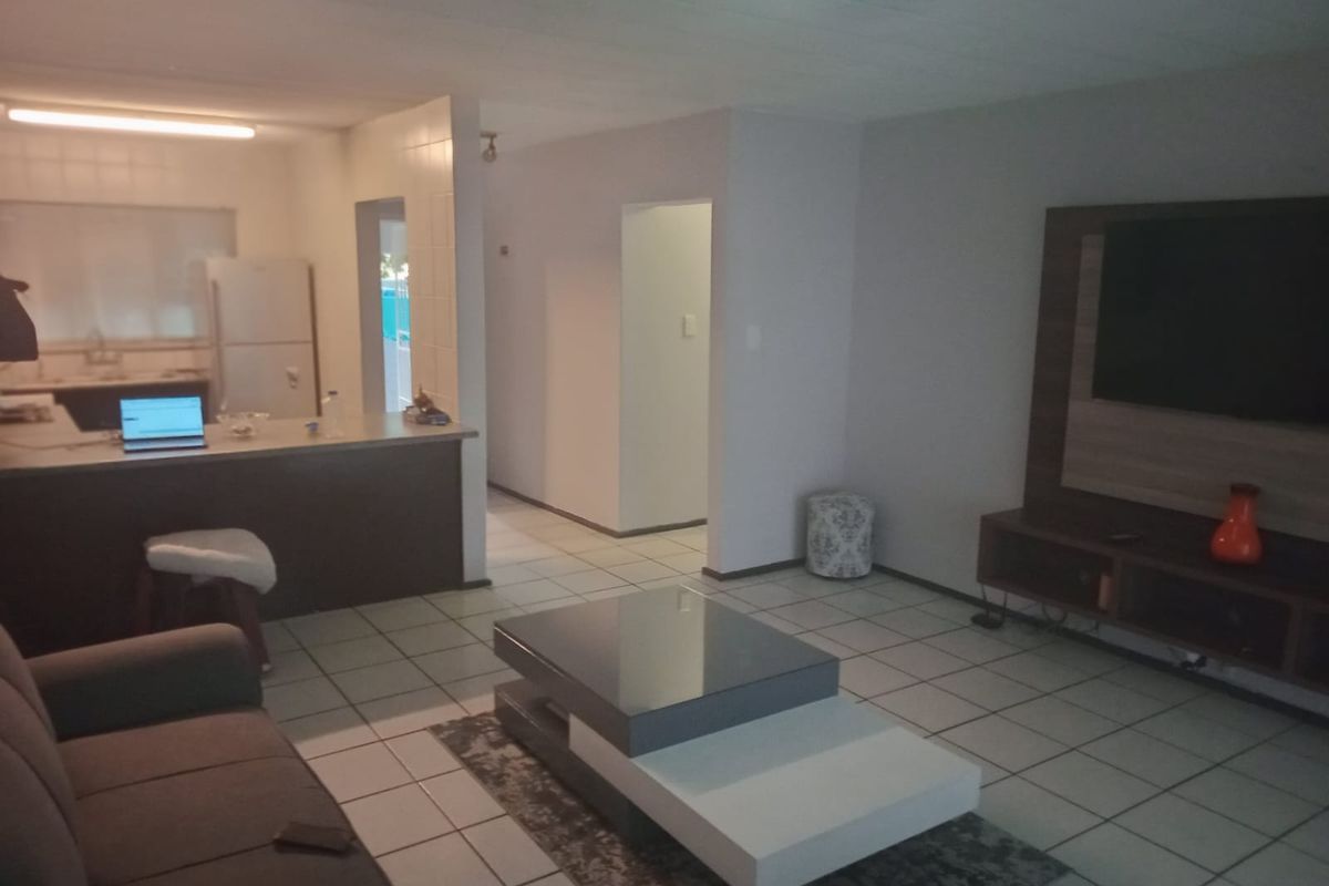 Newly Renovated 2-Bedroom Ground Floor Unit – Modern, Secure & Move-In Ready - Photo 3