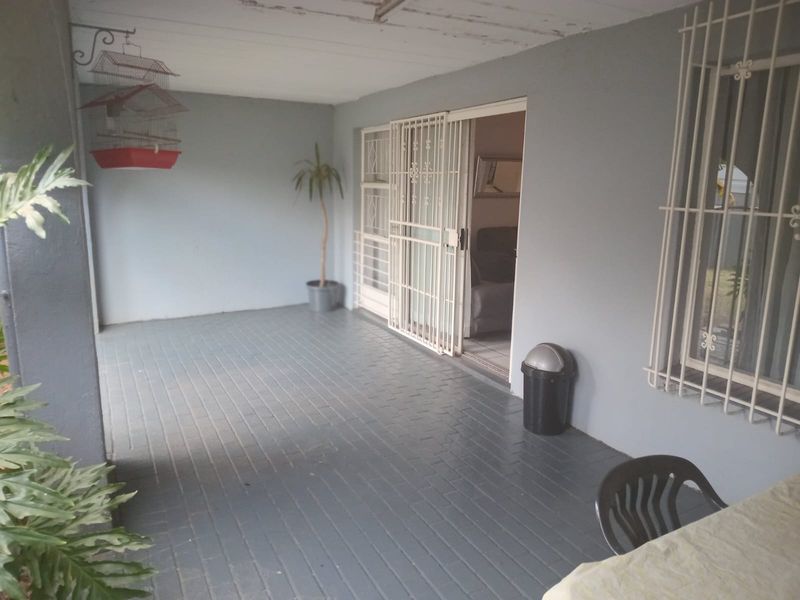 Newly Renovated 2-Bedroom Ground Floor Unit – Modern, Secure & Move-In Ready - Photo 8