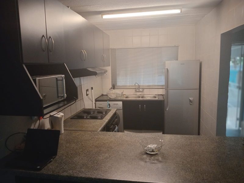 Newly Renovated 2-Bedroom Ground Floor Unit – Modern, Secure & Move-In Ready - Photo 7