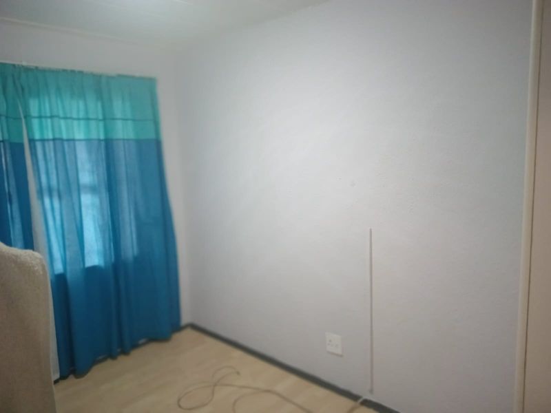 Newly Renovated 2-Bedroom Ground Floor Unit – Modern, Secure & Move-In Ready - Photo 5