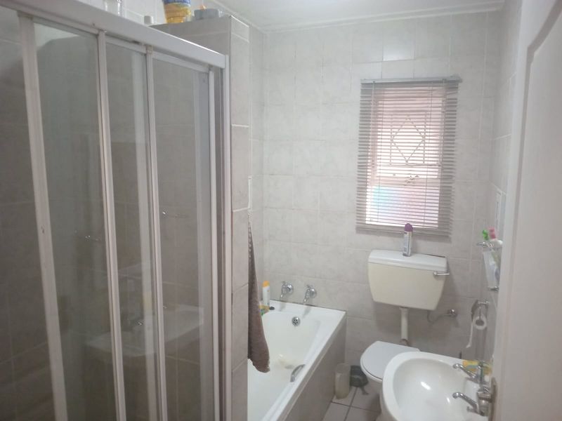 Newly Renovated 2-Bedroom Ground Floor Unit – Modern, Secure & Move-In Ready - Photo 6