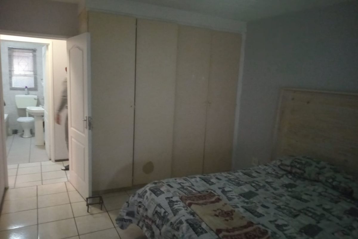 Newly Renovated 2-Bedroom Ground Floor Unit – Modern, Secure & Move-In Ready - Photo 4