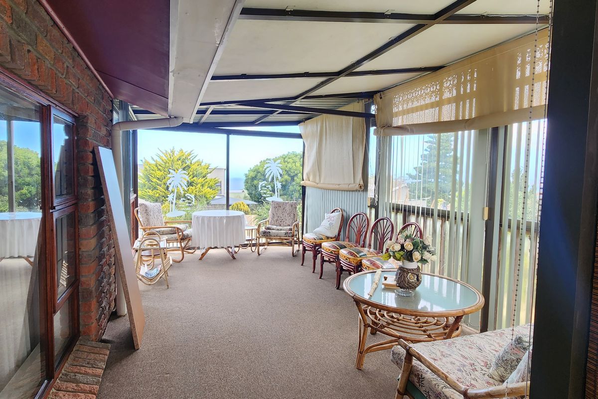 Family home in Dana Bay - Photo 2