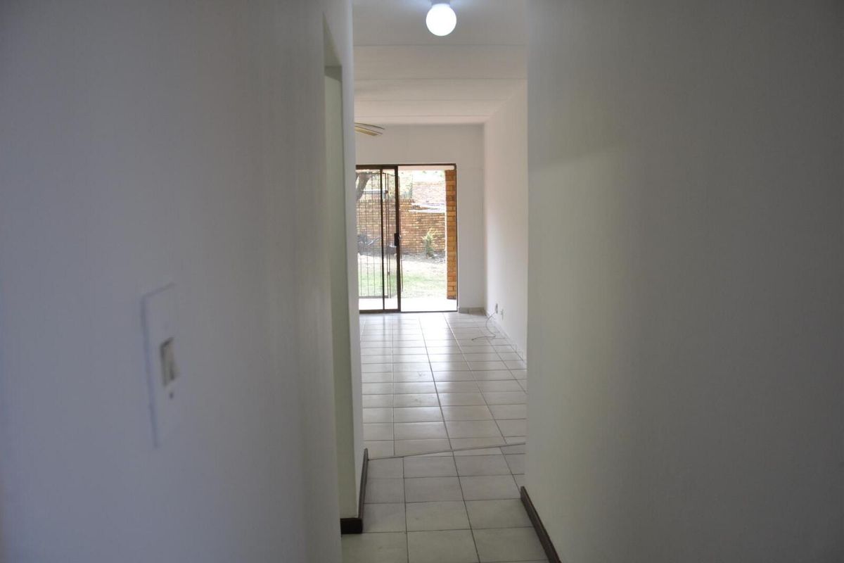 Newly Renovated 2-Bedroom Ground Floor Apartment - Photo 5