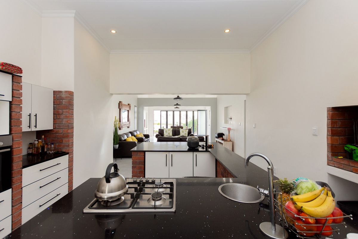 Paradise in Britannia Bay, this is your forever home - Photo 5