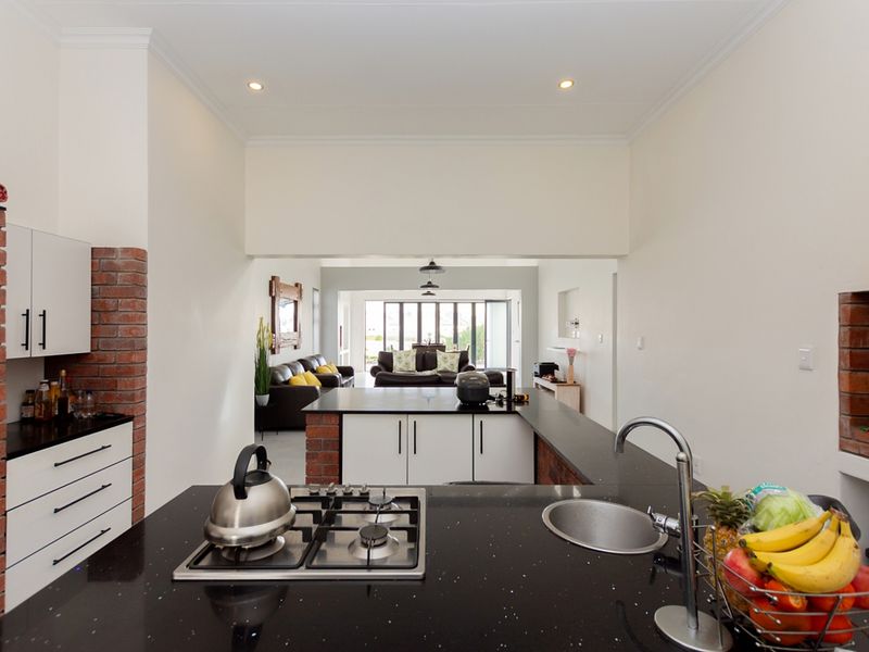 Paradise in Britannia Bay, this is your forever home - Photo 5