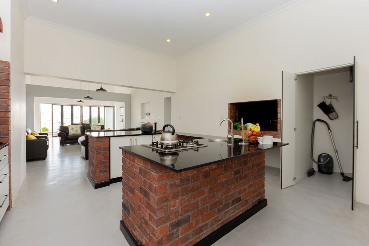 Paradise in Britannia Bay, this is your forever home - Photo 4