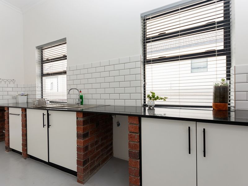 Paradise in Britannia Bay, this is your forever home - Photo 10