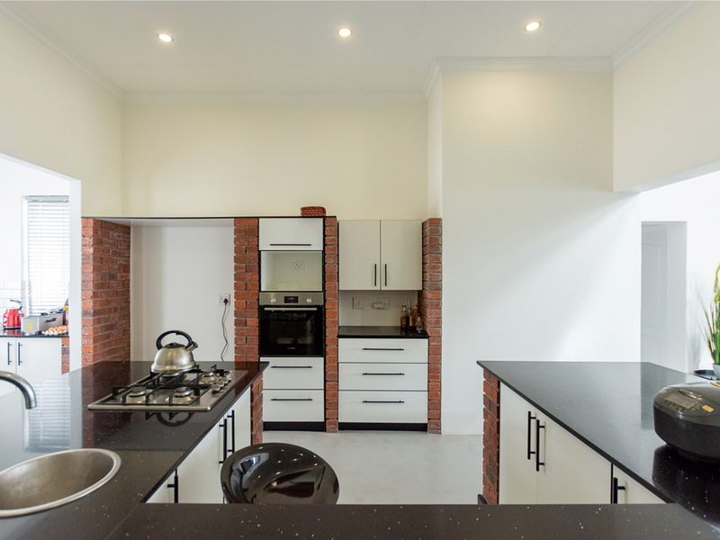 Paradise in Britannia Bay, this is your forever home - Photo 9