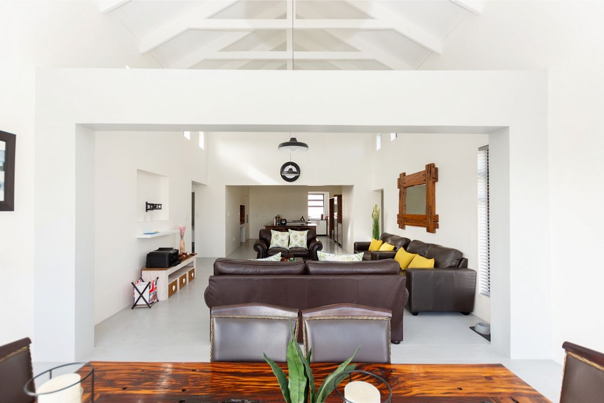 Paradise in Britannia Bay, this is your forever home - Photo 2