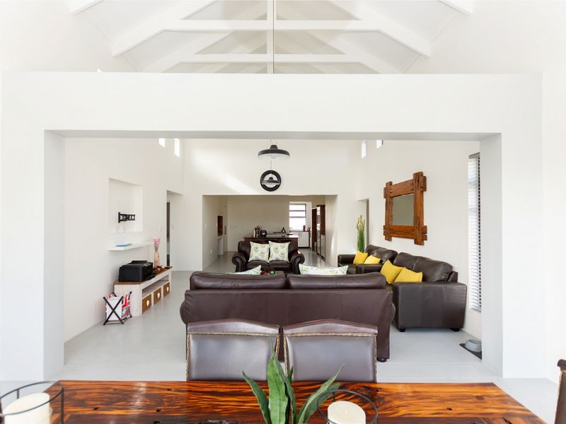 Paradise in Britannia Bay, this is your forever home - Photo 2