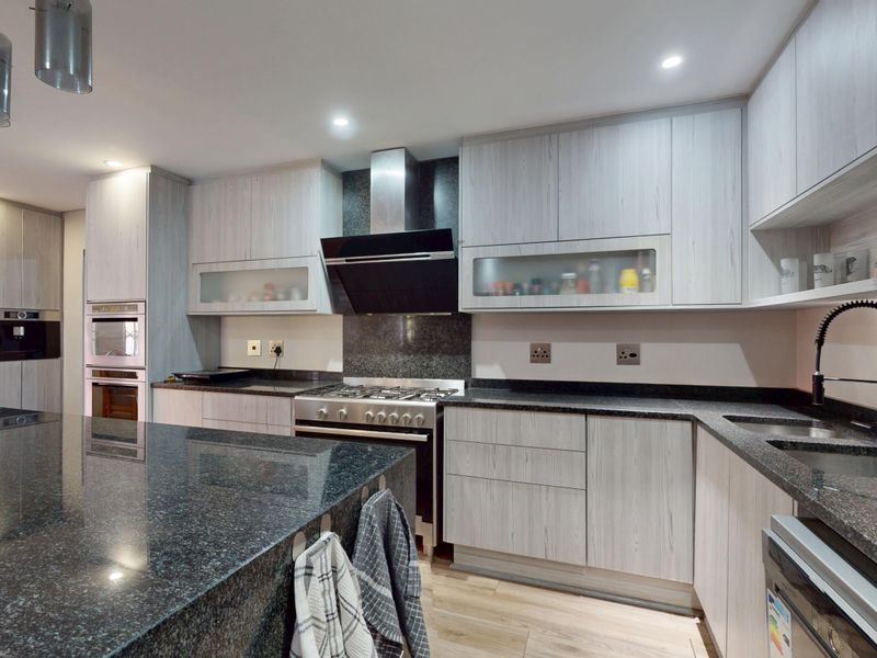 Starting to bid from R1,849,000! Non-Distressed Live Luxury Auction! - Photo 9