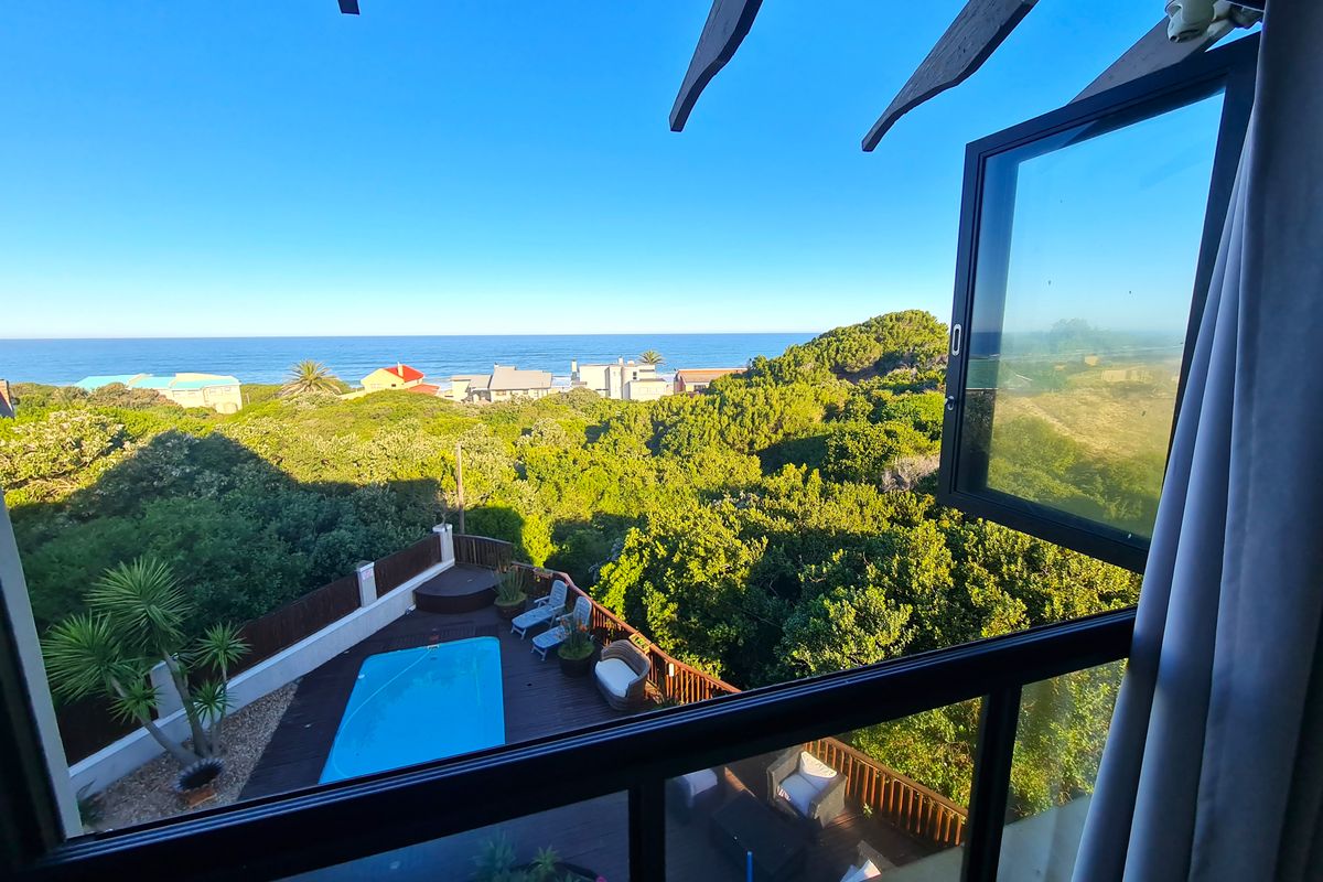 On Top of the World! Large Versatile Home with Panoramic Views in Paradise Beach, Jeffreys Bay - Photo 4