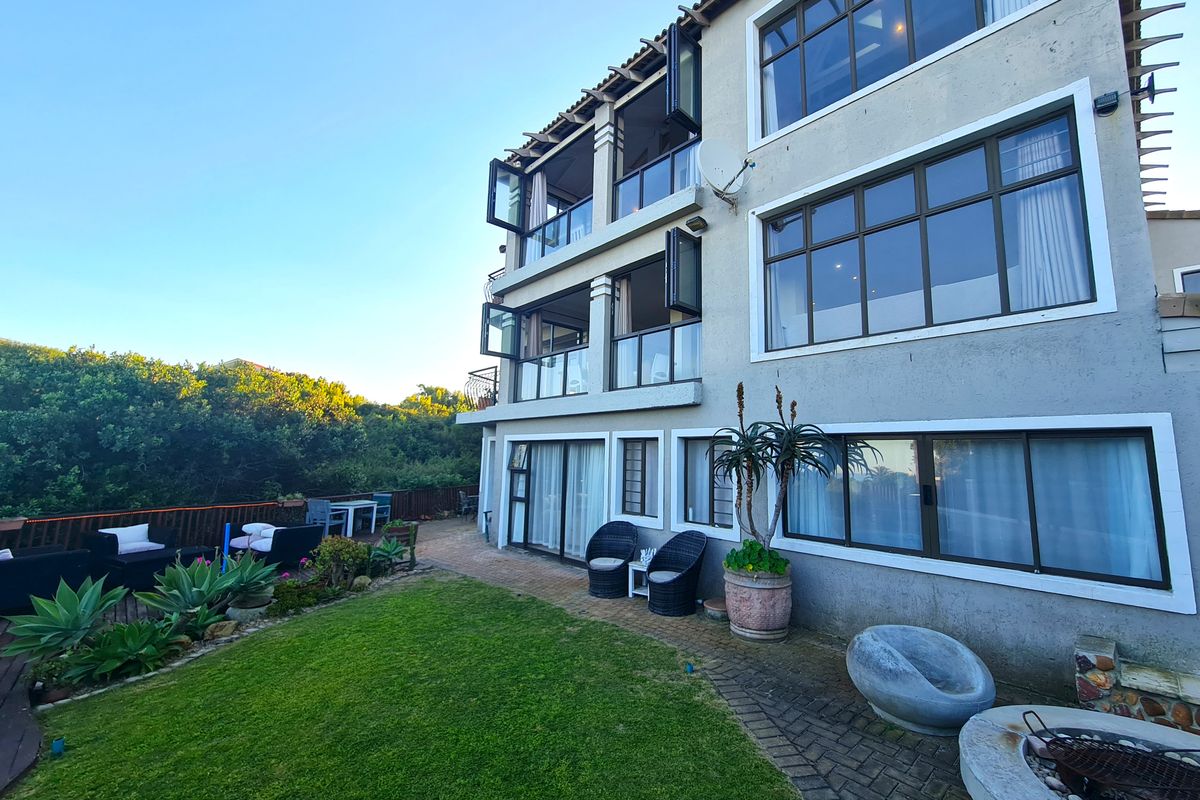 On Top of the World! Large Versatile Home with Panoramic Views in Paradise Beach, Jeffreys Bay - Photo 2