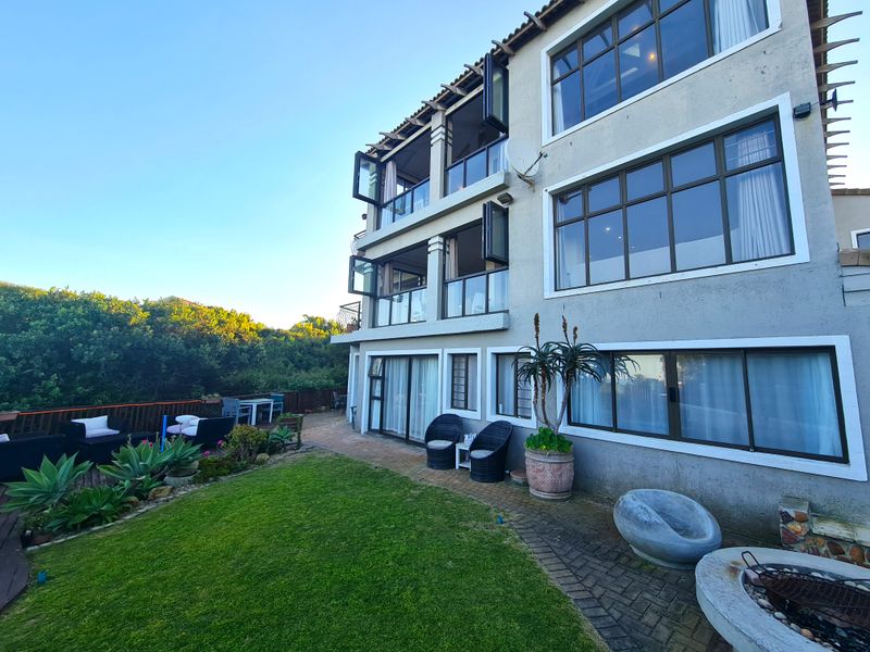 On Top of the World! Large Versatile Home with Panoramic Views in Paradise Beach, Jeffreys Bay - Photo 2
