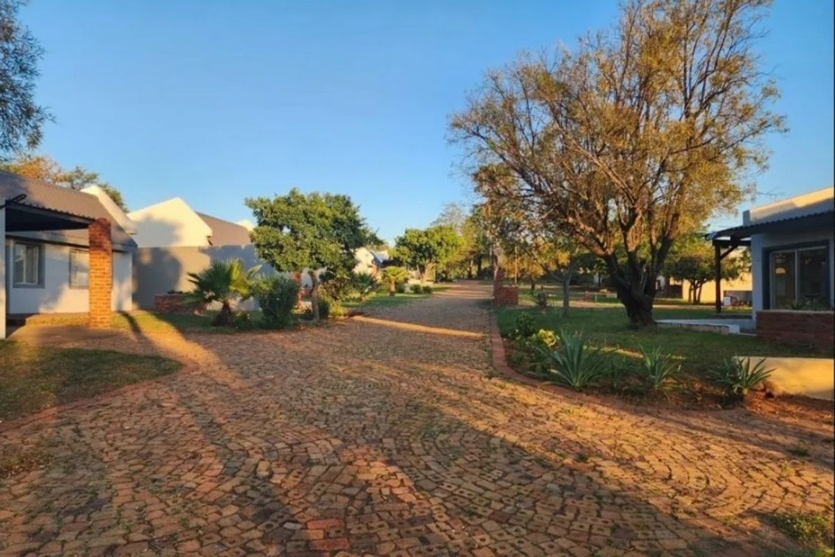 l 1 Bedroom House in a Lumaré Private Retirement Village in  Naboomspruit(Mookgophong) - Limpopo - Photo 2
