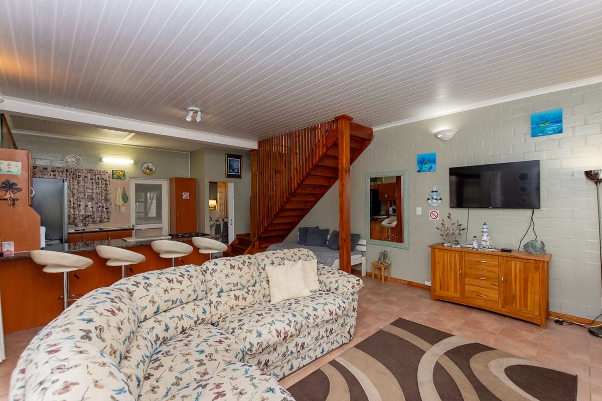 Stunning Dual-Section Property in Britannia Bay - Photo 4