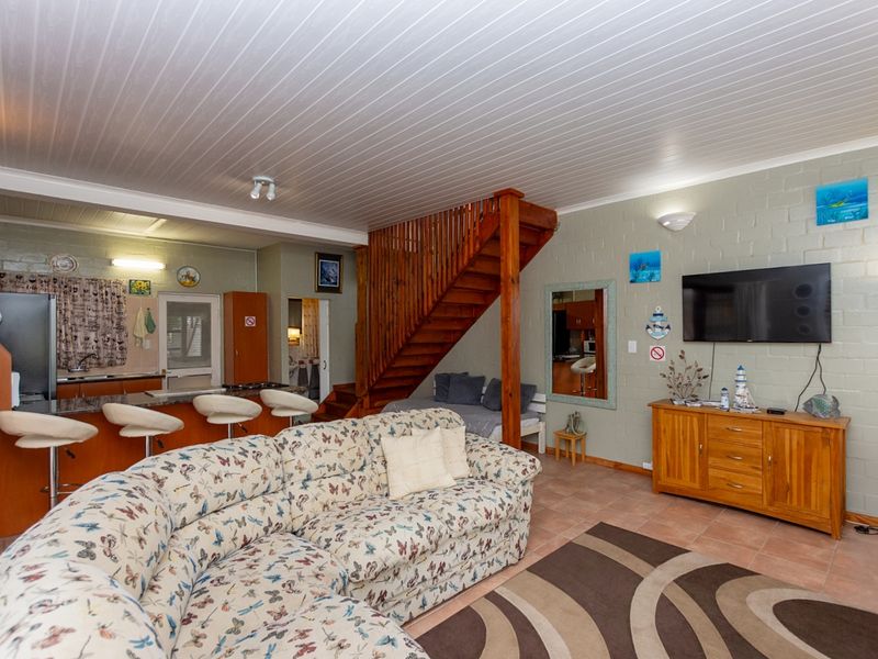 Stunning Dual-Section Property in Britannia Bay - Photo 4