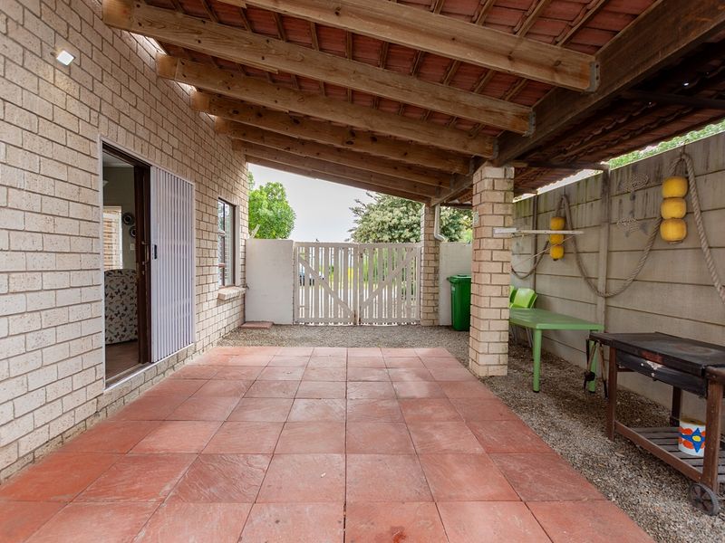 Stunning Dual-Section Property in Britannia Bay - Photo 7