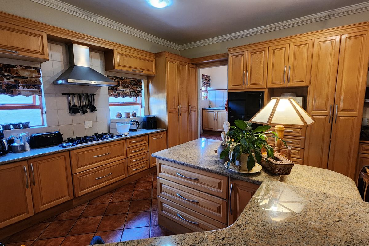 Ultra-Modern 4 Bedroom Home in Secure Gated Estate – Luxury Living Awaits! - Photo 5