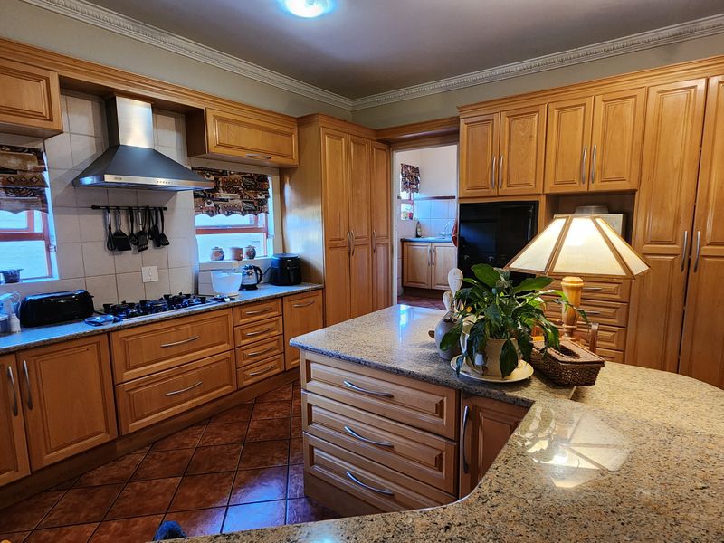 Ultra-Modern 4 Bedroom Home in Secure Gated Estate – Luxury Living Awaits! - Photo 5