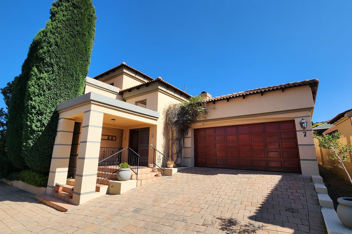 Ultra-Modern 4 Bedroom Home in Secure Gated Estate – Luxury Living Awaits! - Photo 2