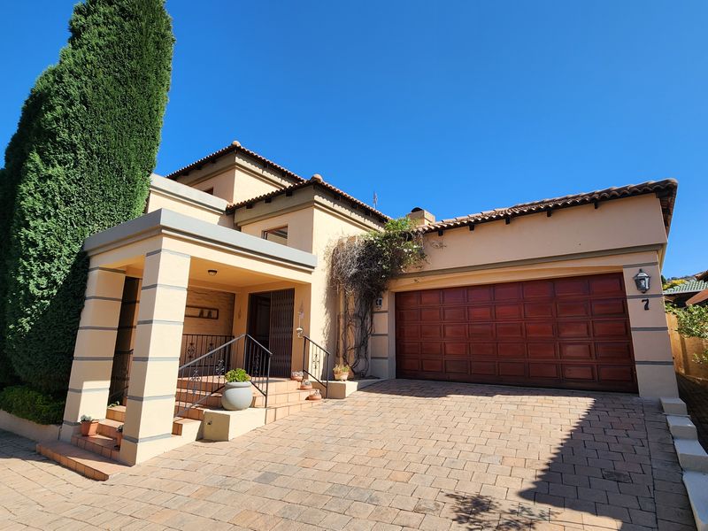 Ultra-Modern 4 Bedroom Home in Secure Gated Estate – Luxury Living Awaits! - Photo 2