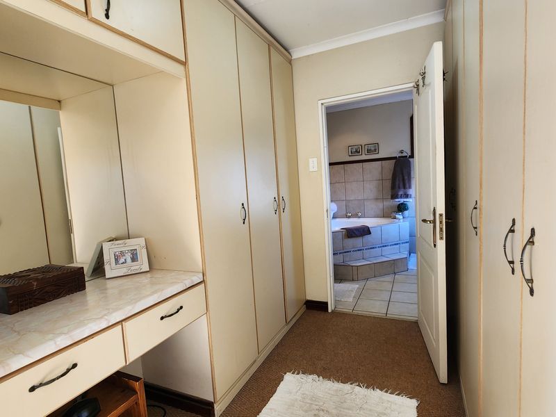 Ultra-Modern 4 Bedroom Home in Secure Gated Estate – Luxury Living Awaits! - Photo 8