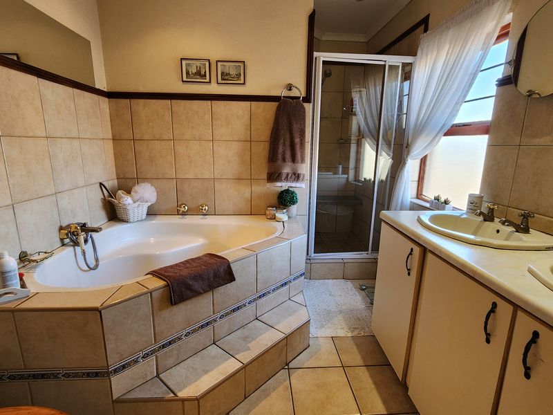 Ultra-Modern 4 Bedroom Home in Secure Gated Estate – Luxury Living Awaits! - Photo 7